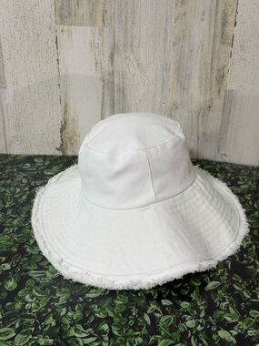 Kooringal White Large Frayed Brim Sun Hat